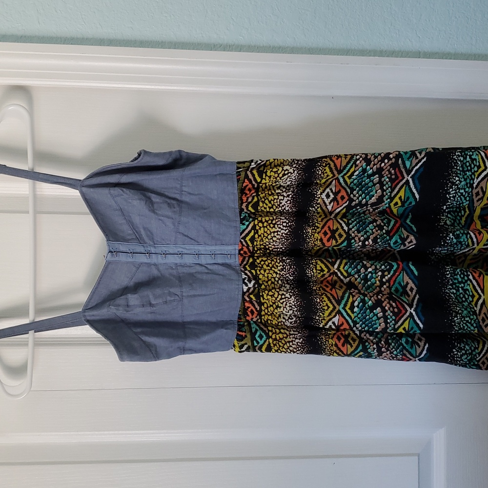 Sundress size Medium (7-9) by no boundaries.